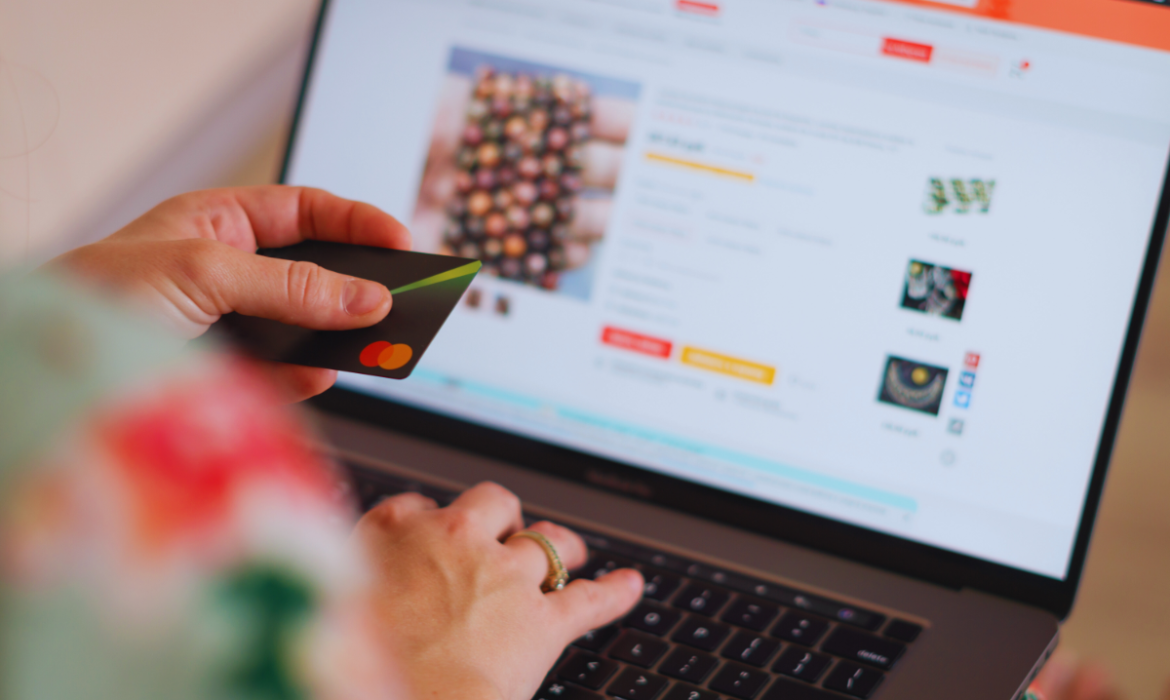 How to Create a Personalized Holiday Shopping Experience